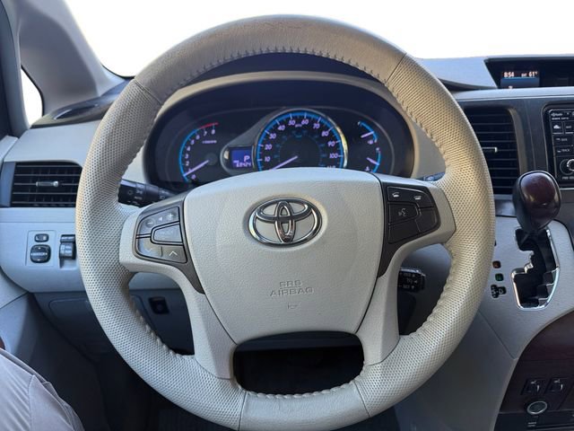 Used 2013 Toyota Sienna XLE w/ Entertainment Pkg image 14