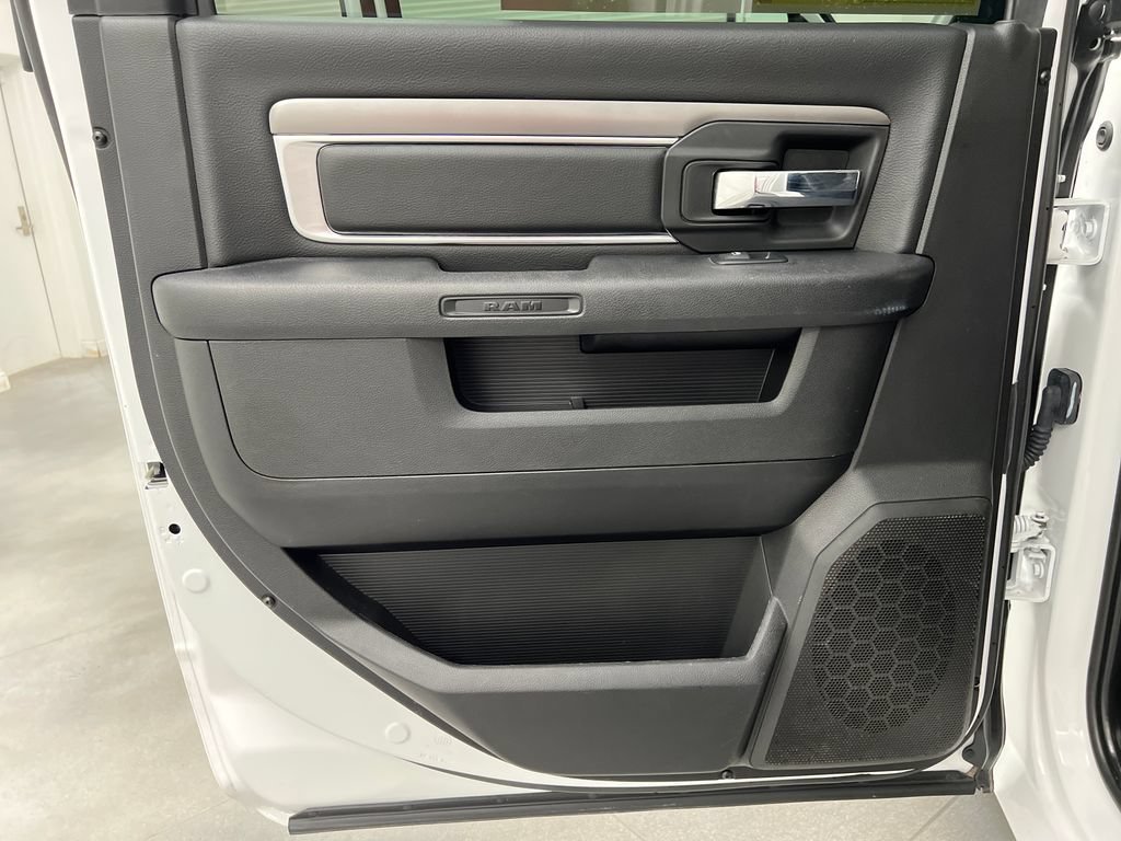 Used 2024 RAM 1500 Warlock AWD/4WD image 18