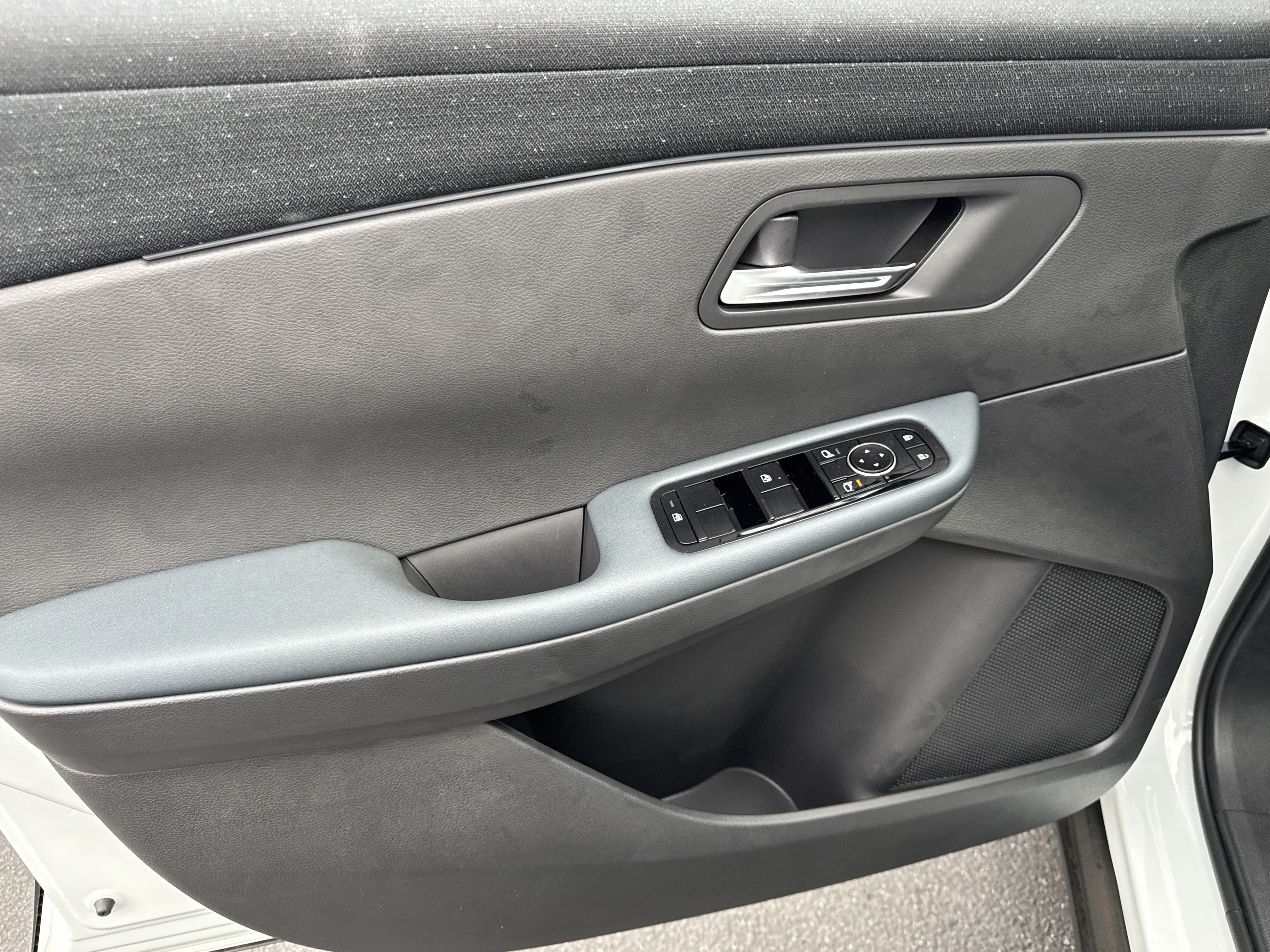 New 2026 Nissan Leaf w/ Floor Mat Package (S+) FWD image 7