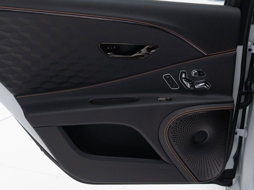 Used 2025 Bentley Flying Spur Plug-In Hybrid image 22