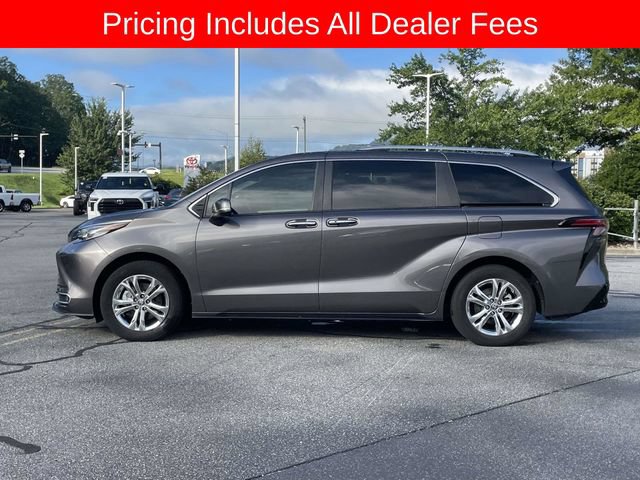 Used 2023 Toyota Sienna Platinum AWD/4WD image 2