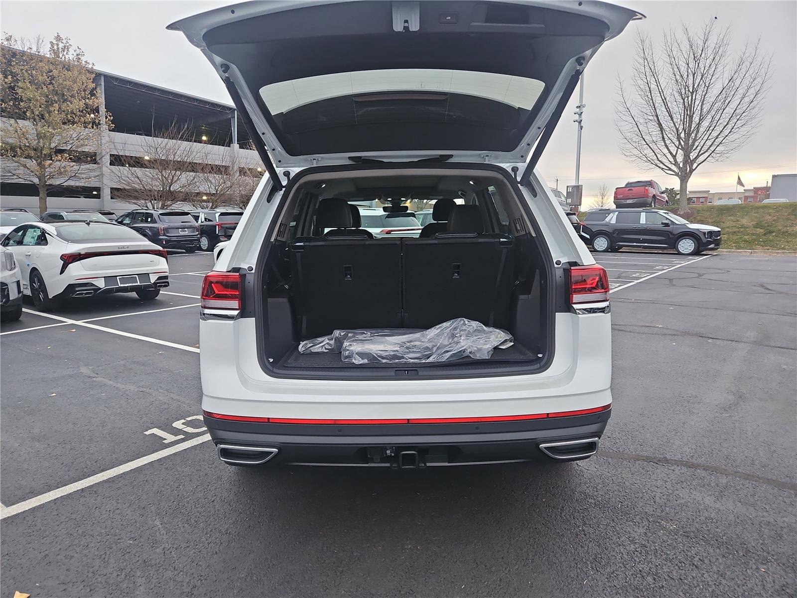 New 2026 Volkswagen Atlas SE image 5