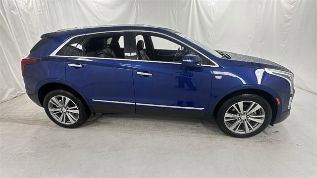 Used 2025 Cadillac XT5 Premium Luxury image 2