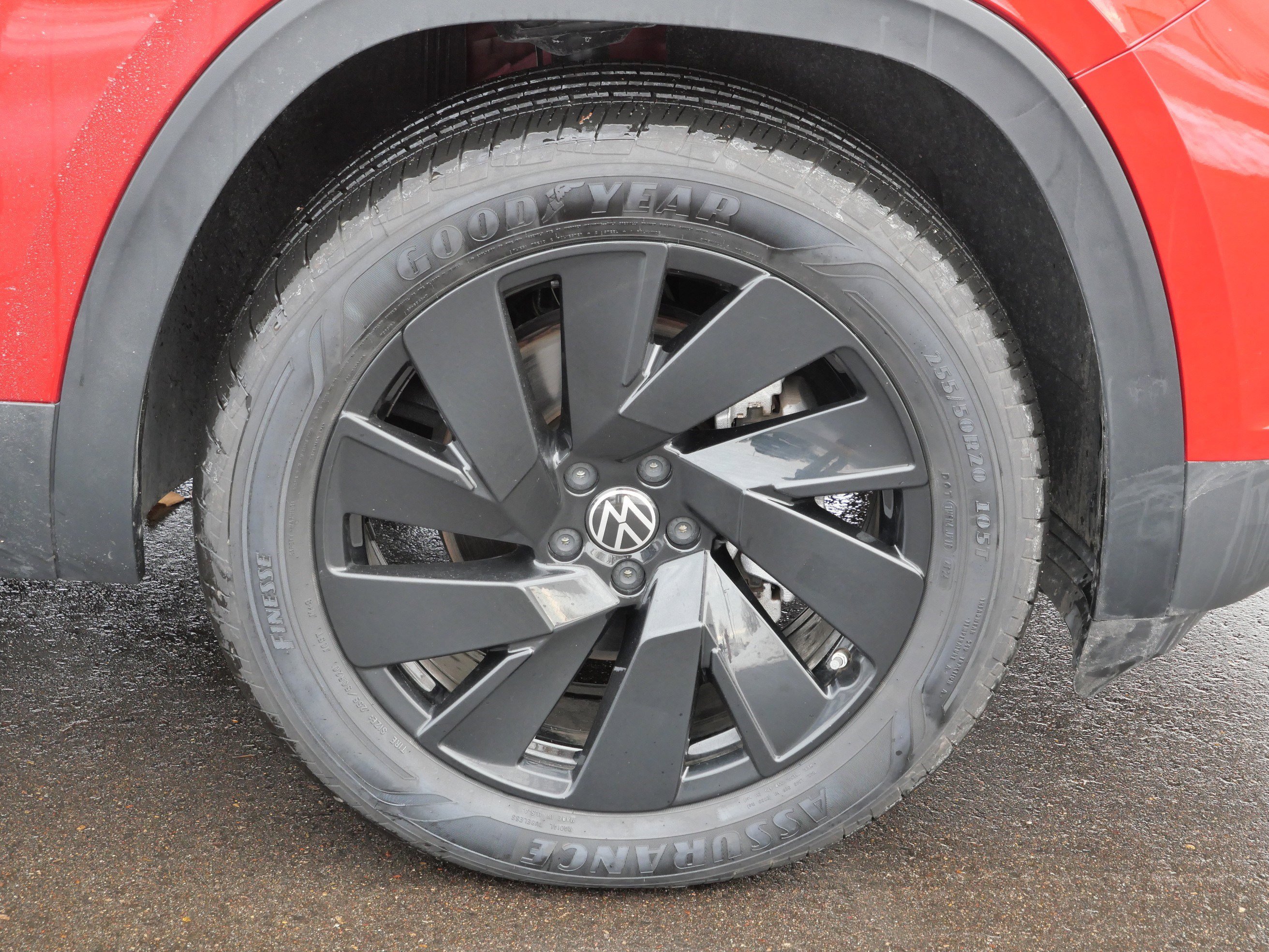 Certified 2024 Volkswagen Atlas SE w/ Black Wheel Package image 15