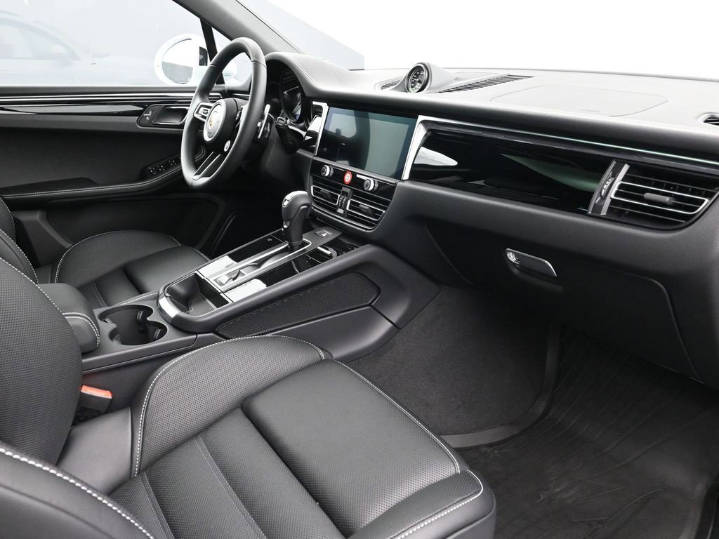 Certified 2026 Porsche Macan S image 14
