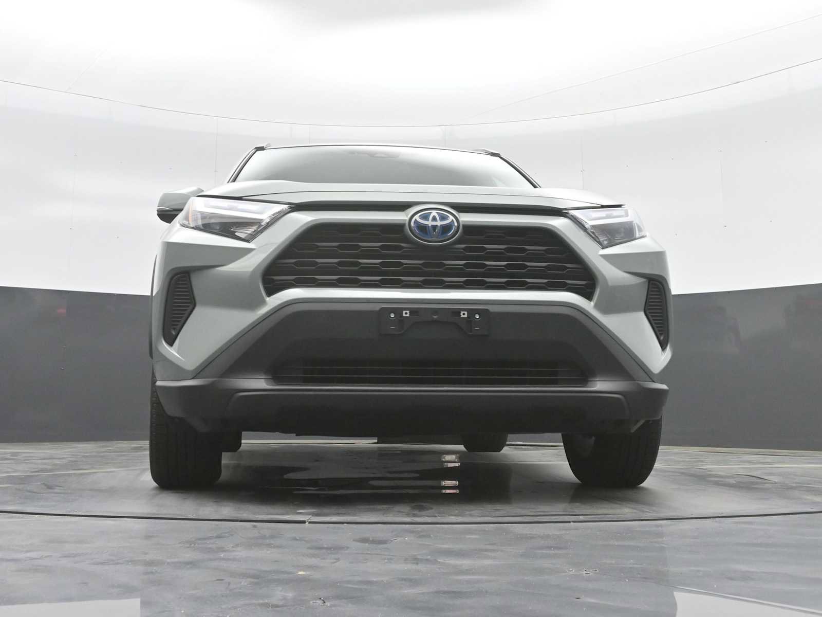 Used 2022 Toyota RAV4 XLE w/ XLE Grade Weather Package AWD/4WD image 22