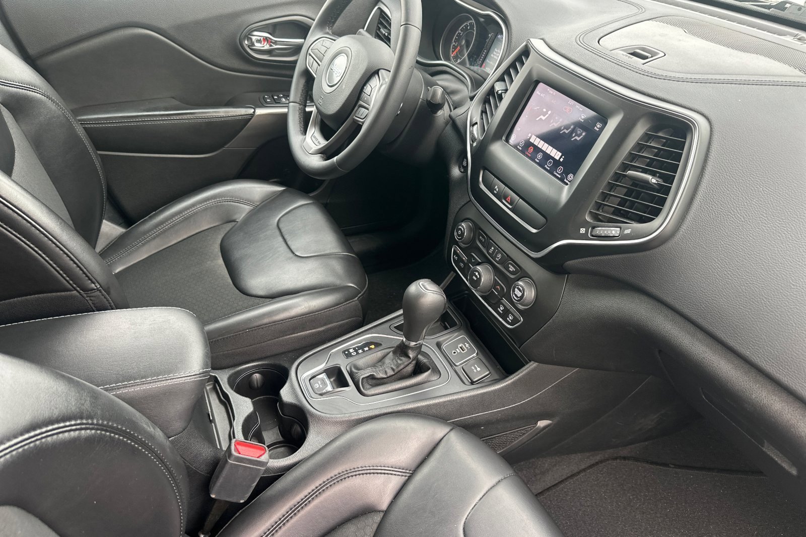 Used 2020 Jeep Cherokee Latitude Plus image 15