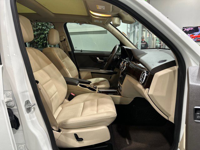 Used 2015 Mercedes-Benz GLK 350 4MATIC image 44