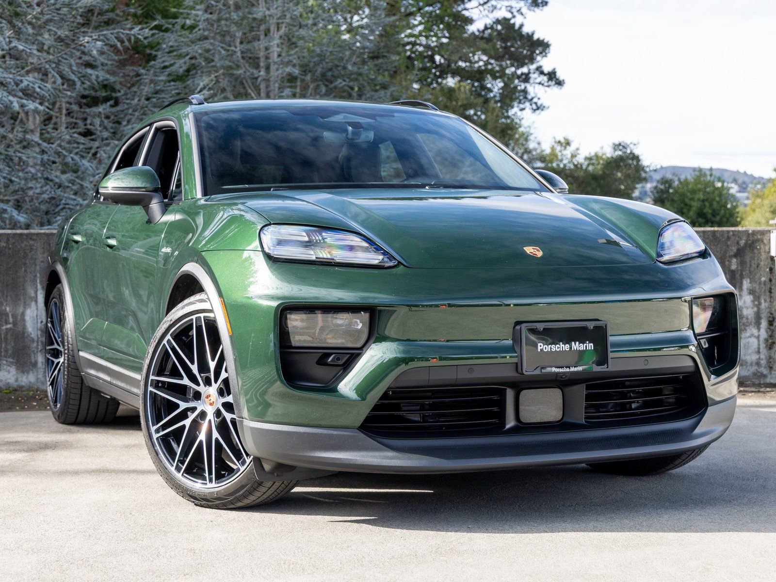 Certified 2025 Porsche Macan Electric image 9