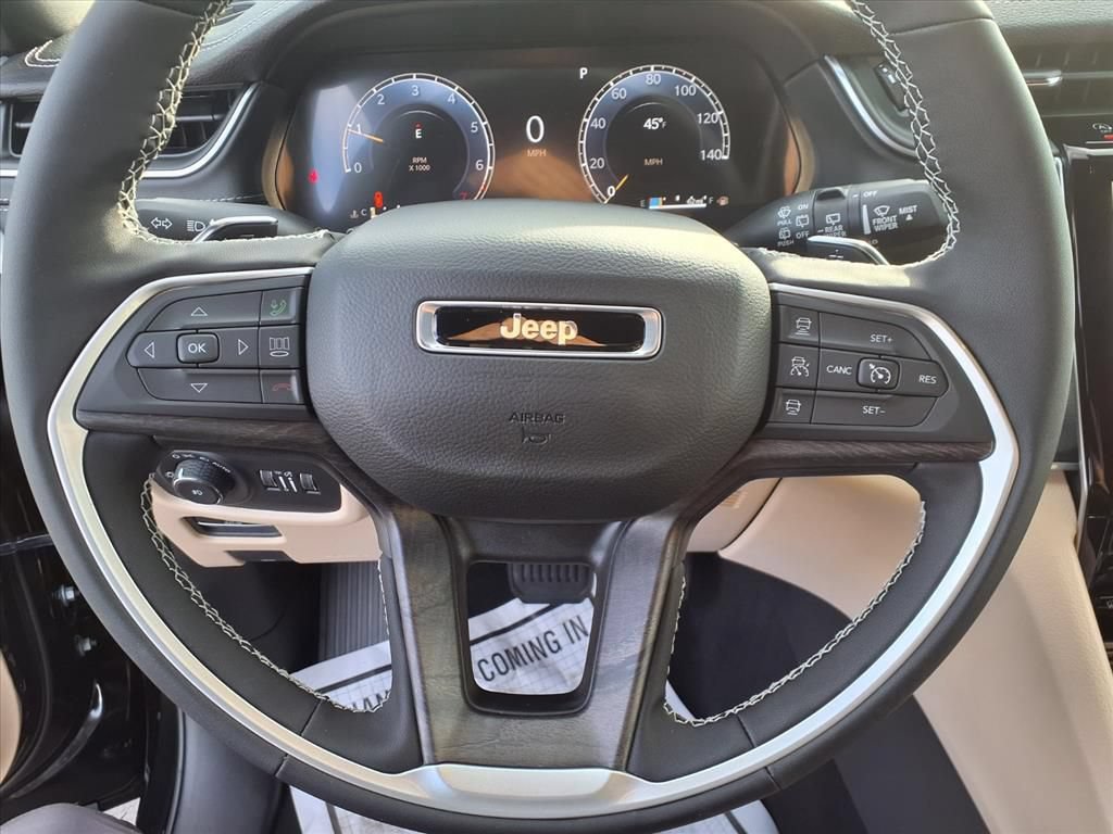 New 2025 Jeep Grand Cherokee Limited w/ Black Appearance Package AWD/4WD image 13