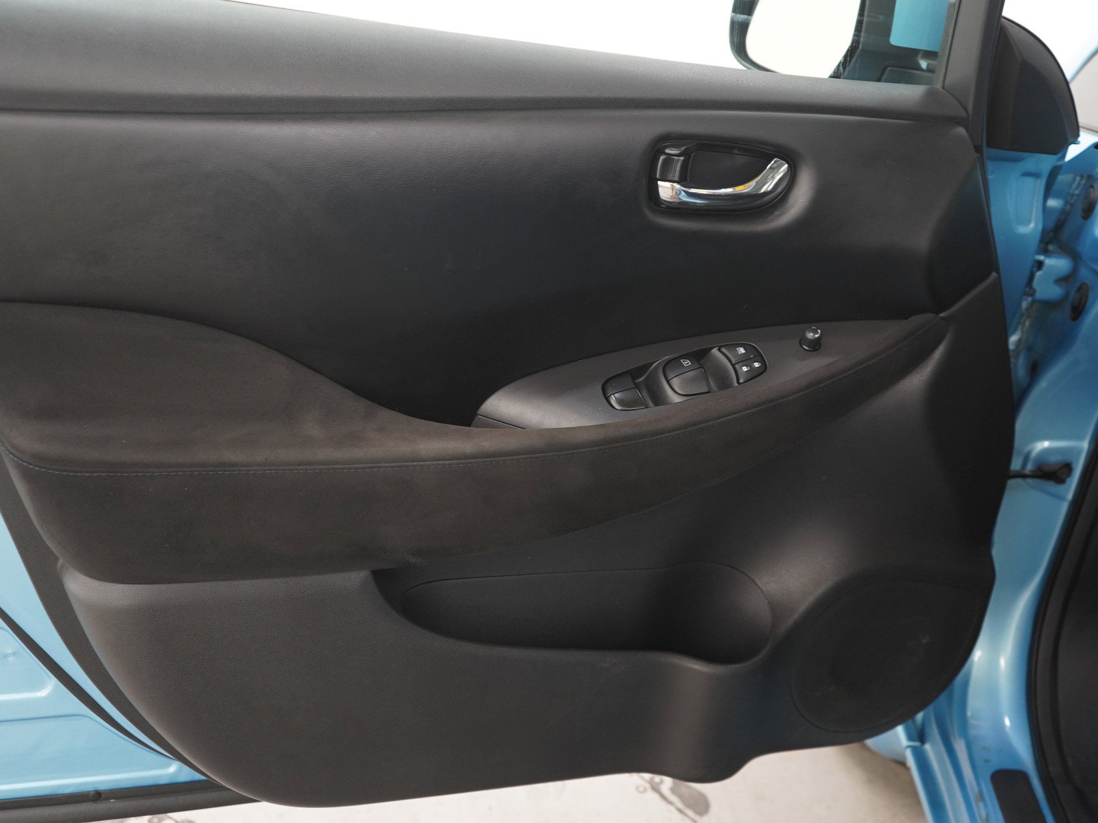Used 2015 Nissan Leaf S w/ Charge Package FWD image 18