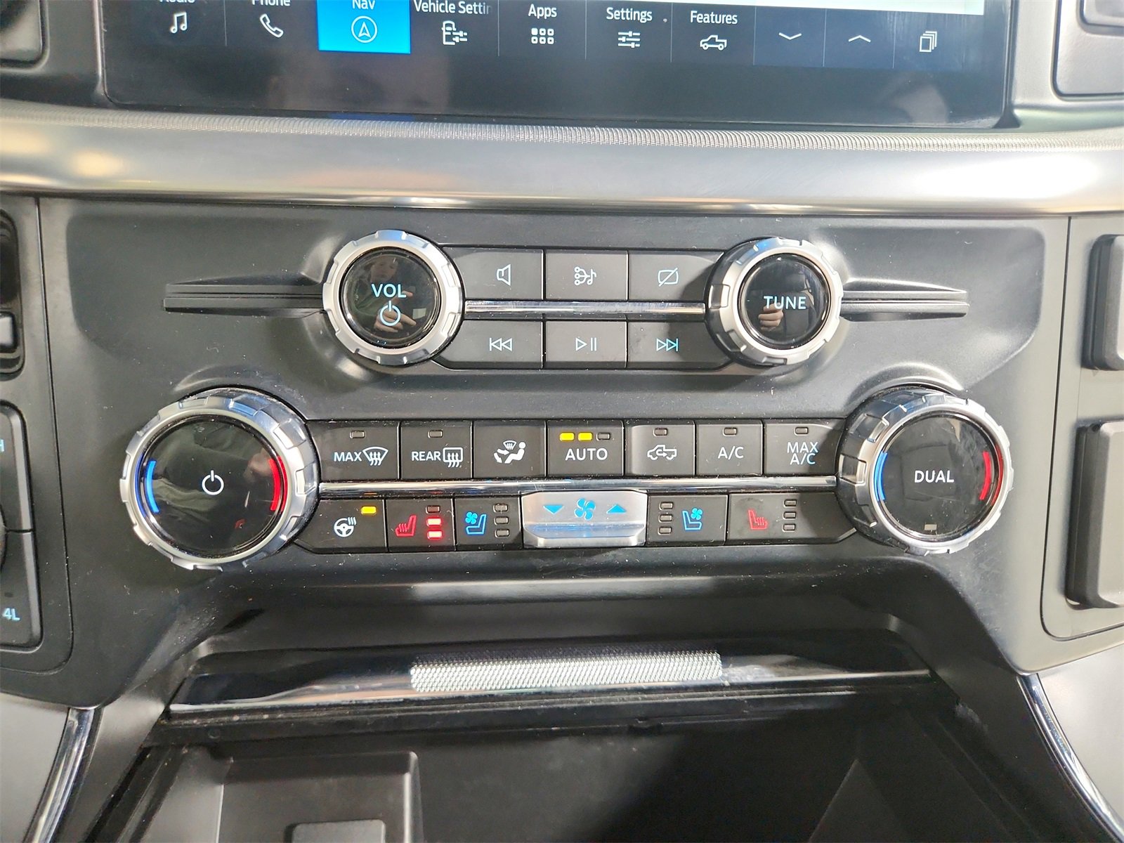 Used 2024 Ford F150 Lariat w/ Tow/Haul Package image 32