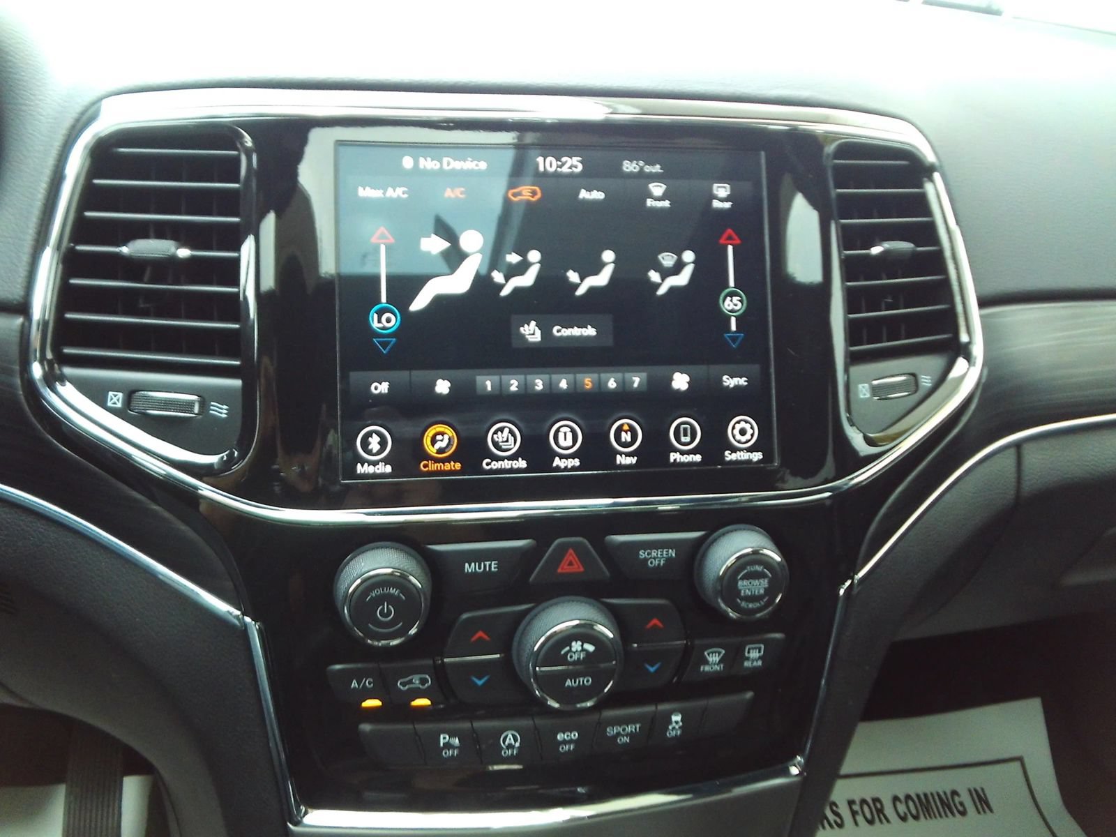 Used 2021 Jeep Grand Cherokee Limited AWD/4WD image 15