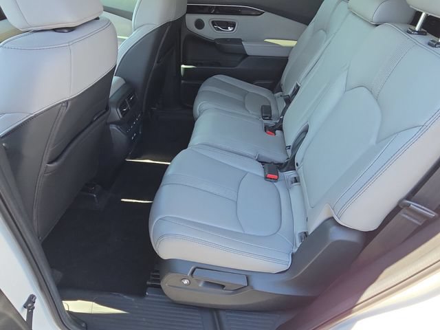 Used 2023 Honda Pilot Touring image 12