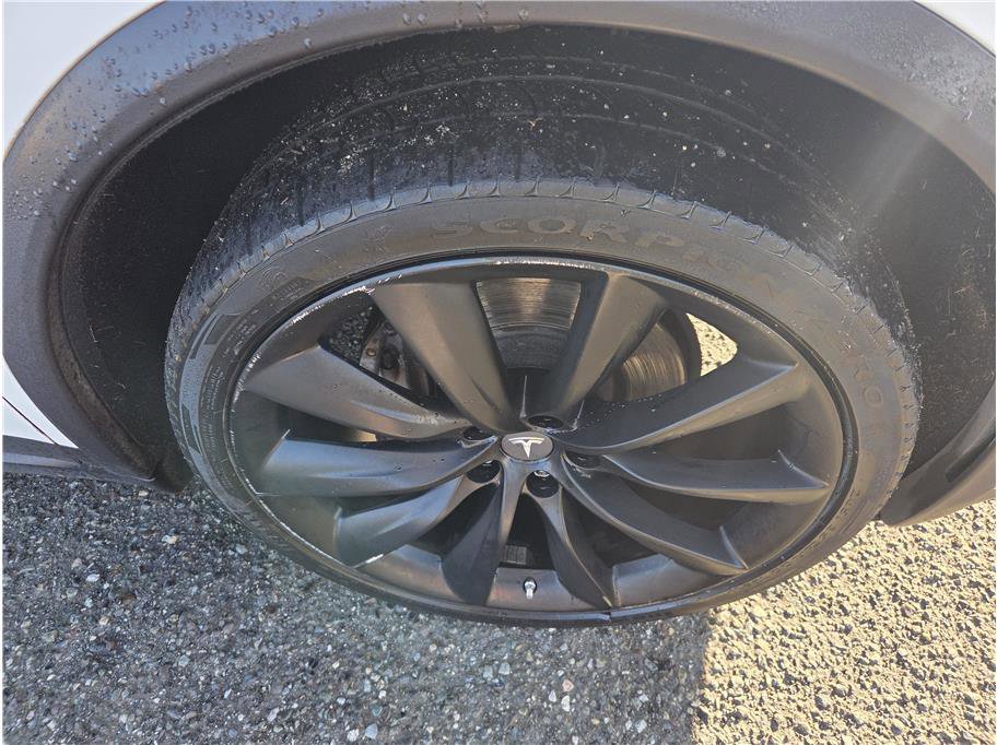 Used 2016 Tesla Model X 90D image 10