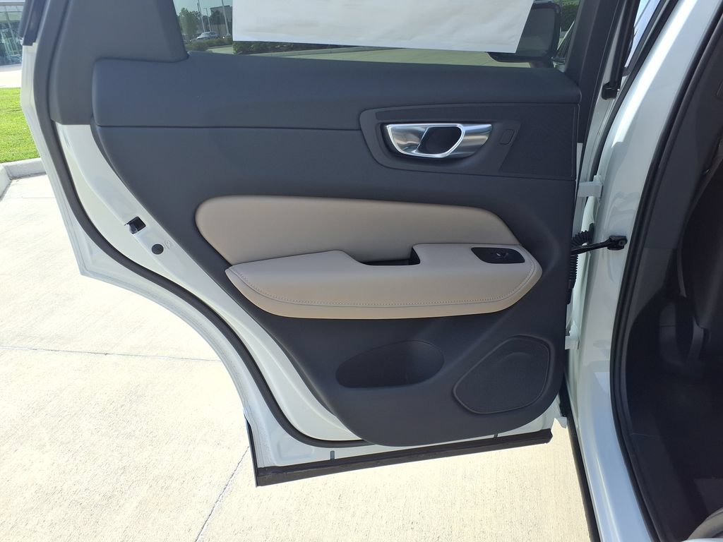 New 2026 Volvo XC60 B5 Plus w/ Protection Package Premier AWD/4WD image 15