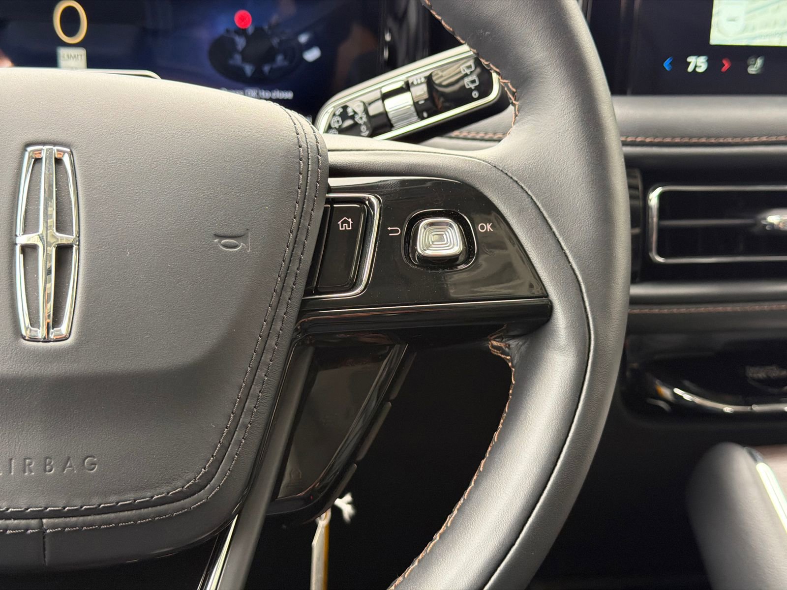 New 2026 Lincoln Aviator Reserve AWD/4WD image 25