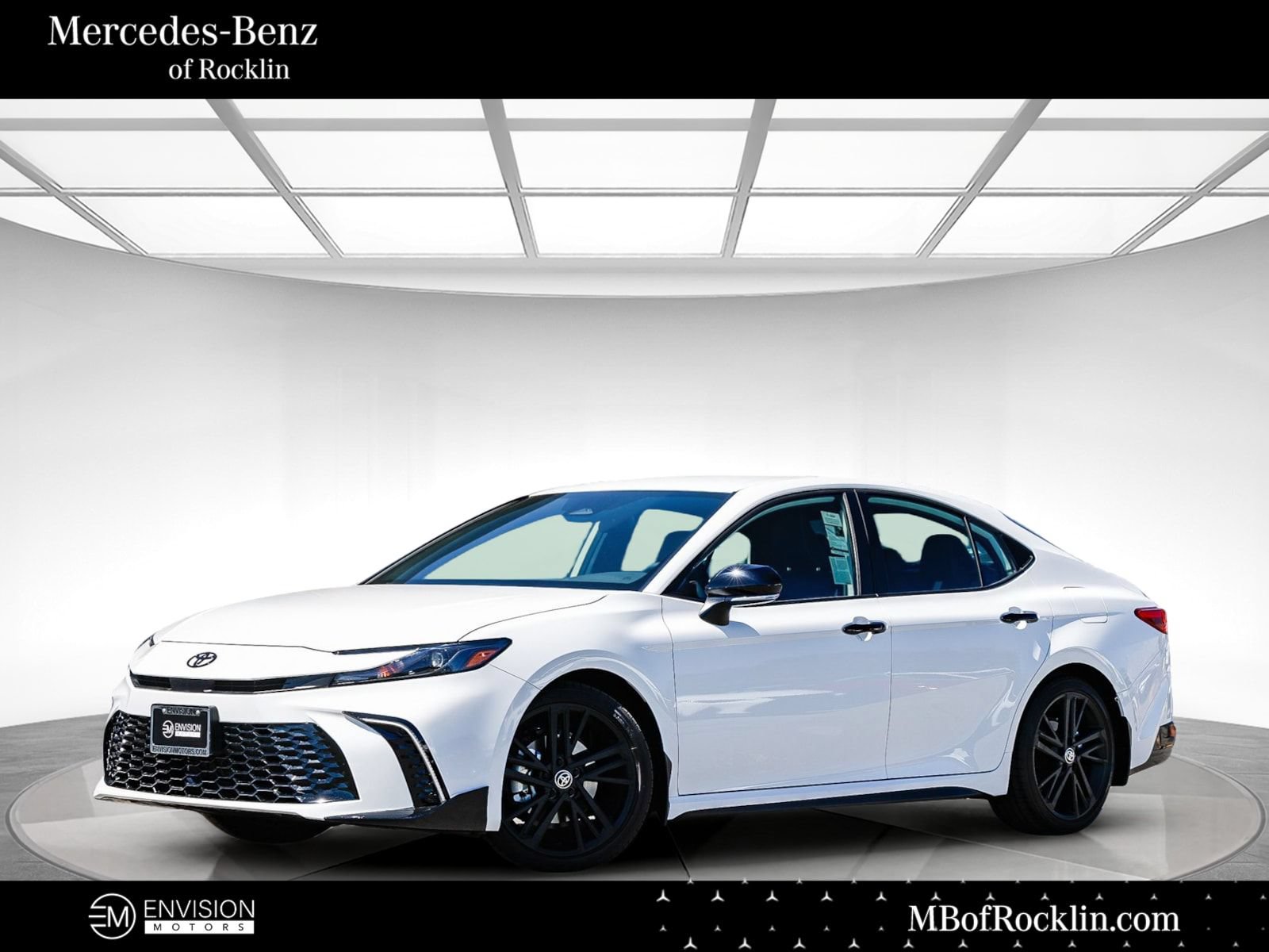 Used 2026 Toyota Camry Hybrid FWD image 1