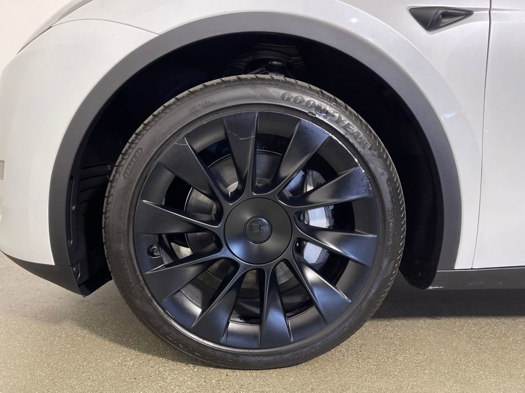 Used 2023 Tesla Model Y Long Range image 11