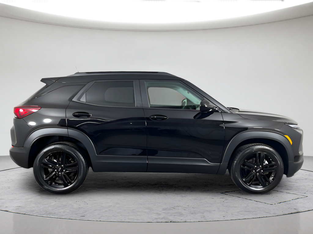 New 2026 Chevrolet TrailBlazer LT w/ Midnight Edition AWD/4WD image 2