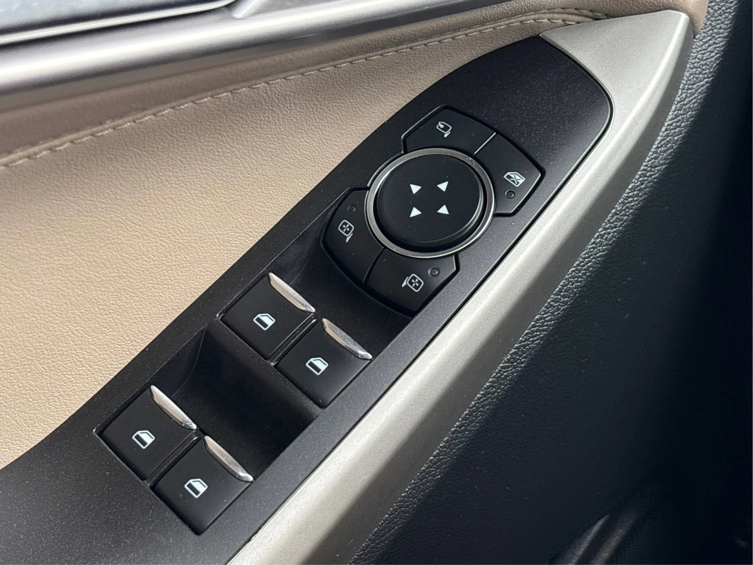 Used 2021 Ford Explorer Limited image 42