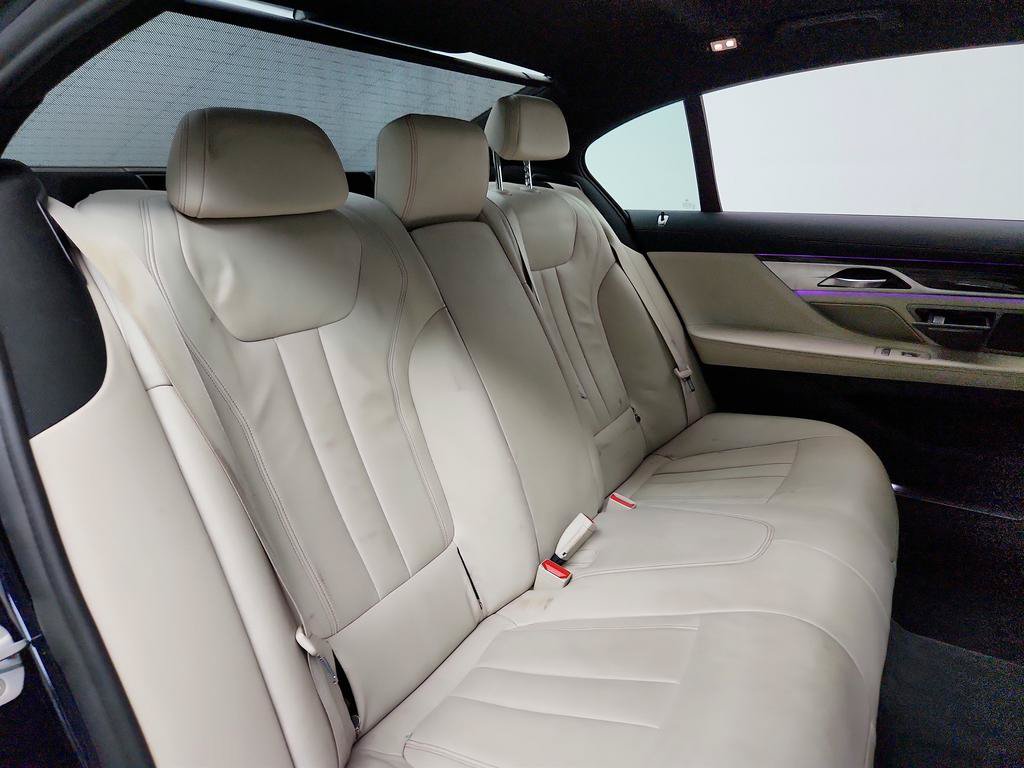 Used 2019 BMW 740i w/ M Sport Package RWD image 29