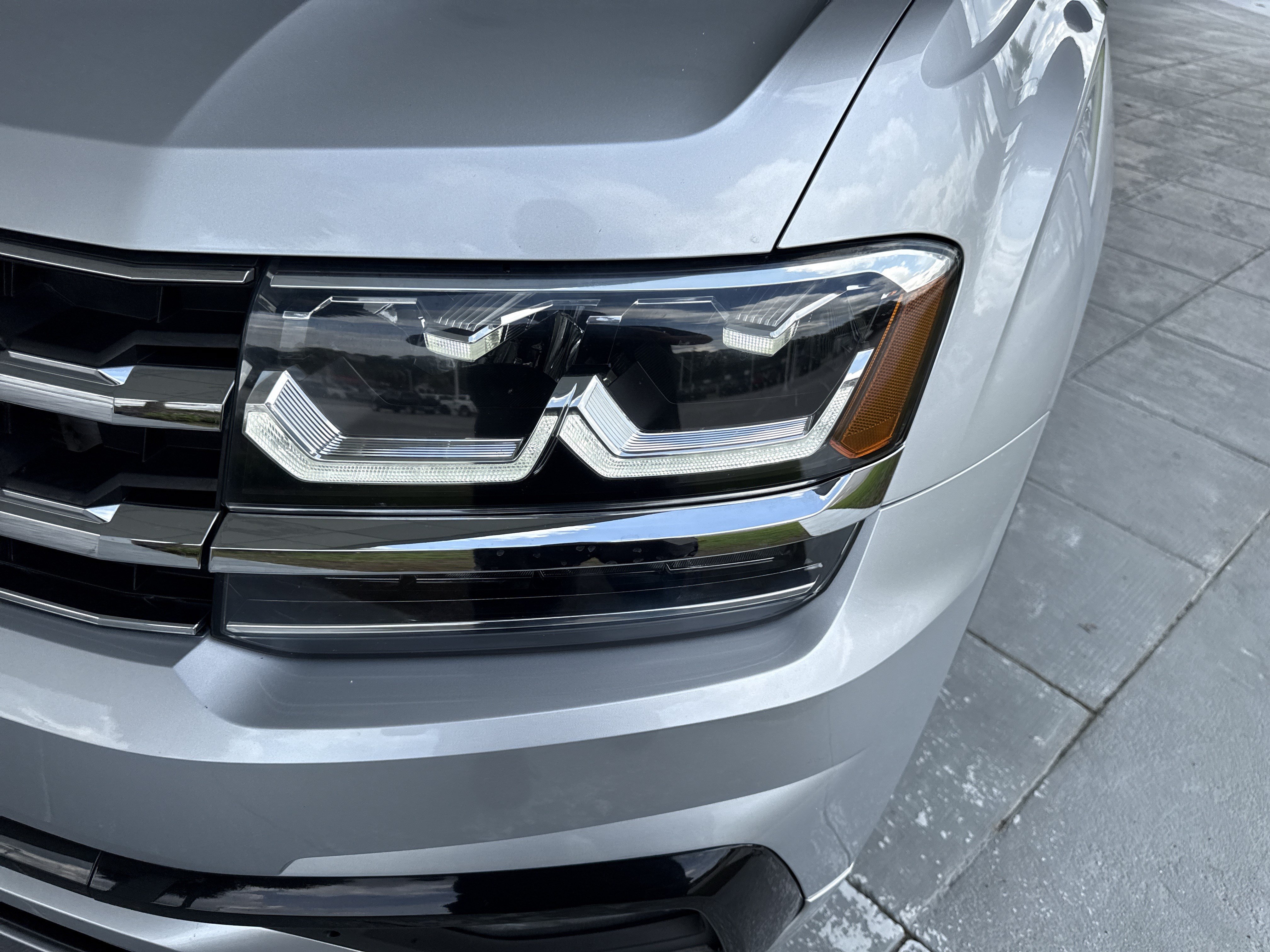Used 2018 Volkswagen Atlas SE w/ R-Line Package FWD image 5
