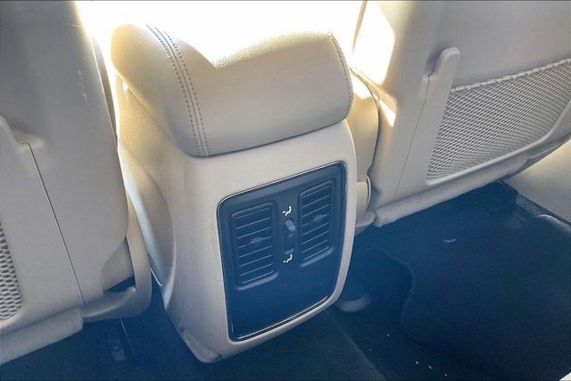 Used 2019 Jeep Grand Cherokee Laredo image 39