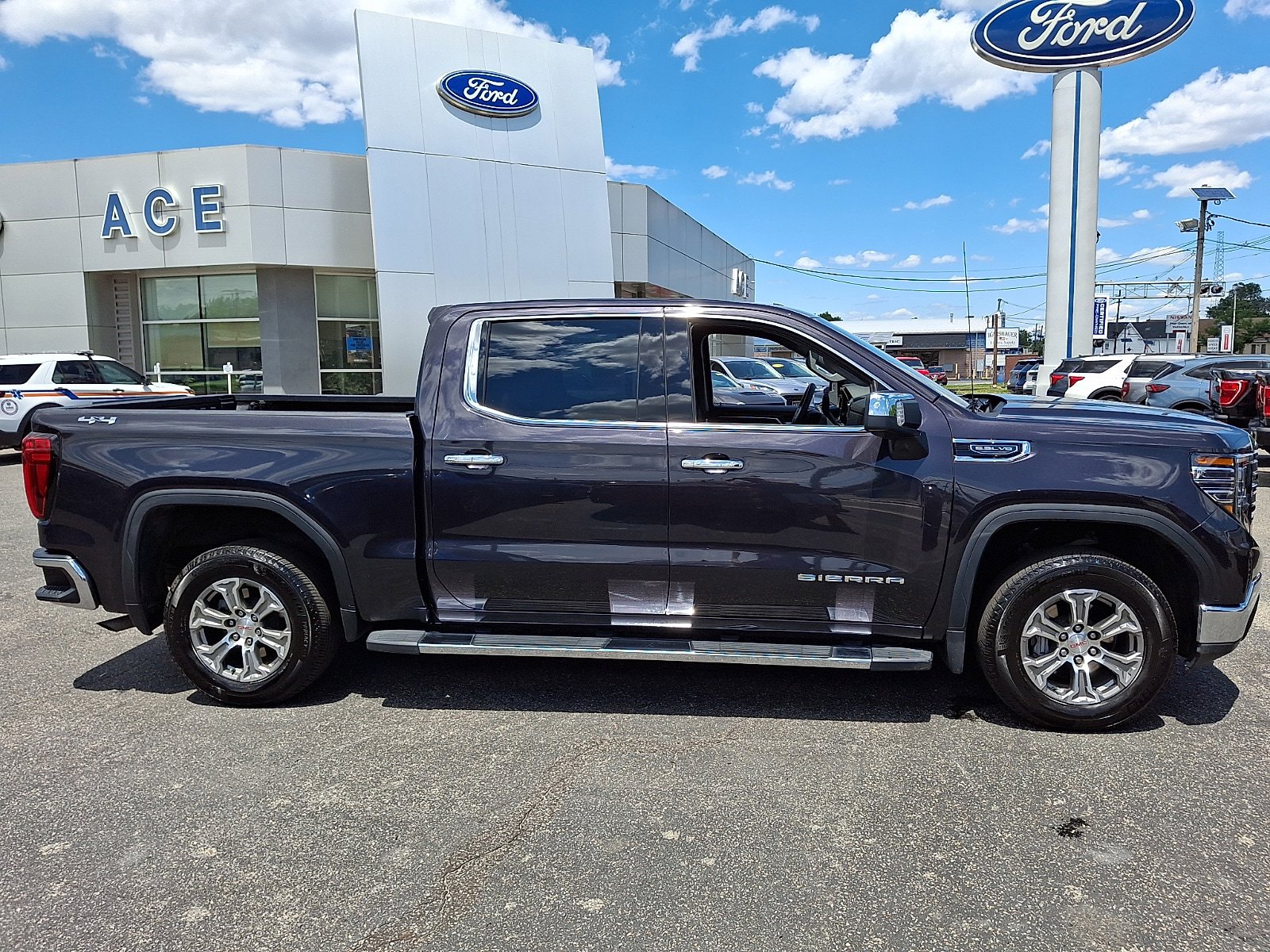 Used 2025 GMC Sierra 1500 SLT AWD/4WD image 7