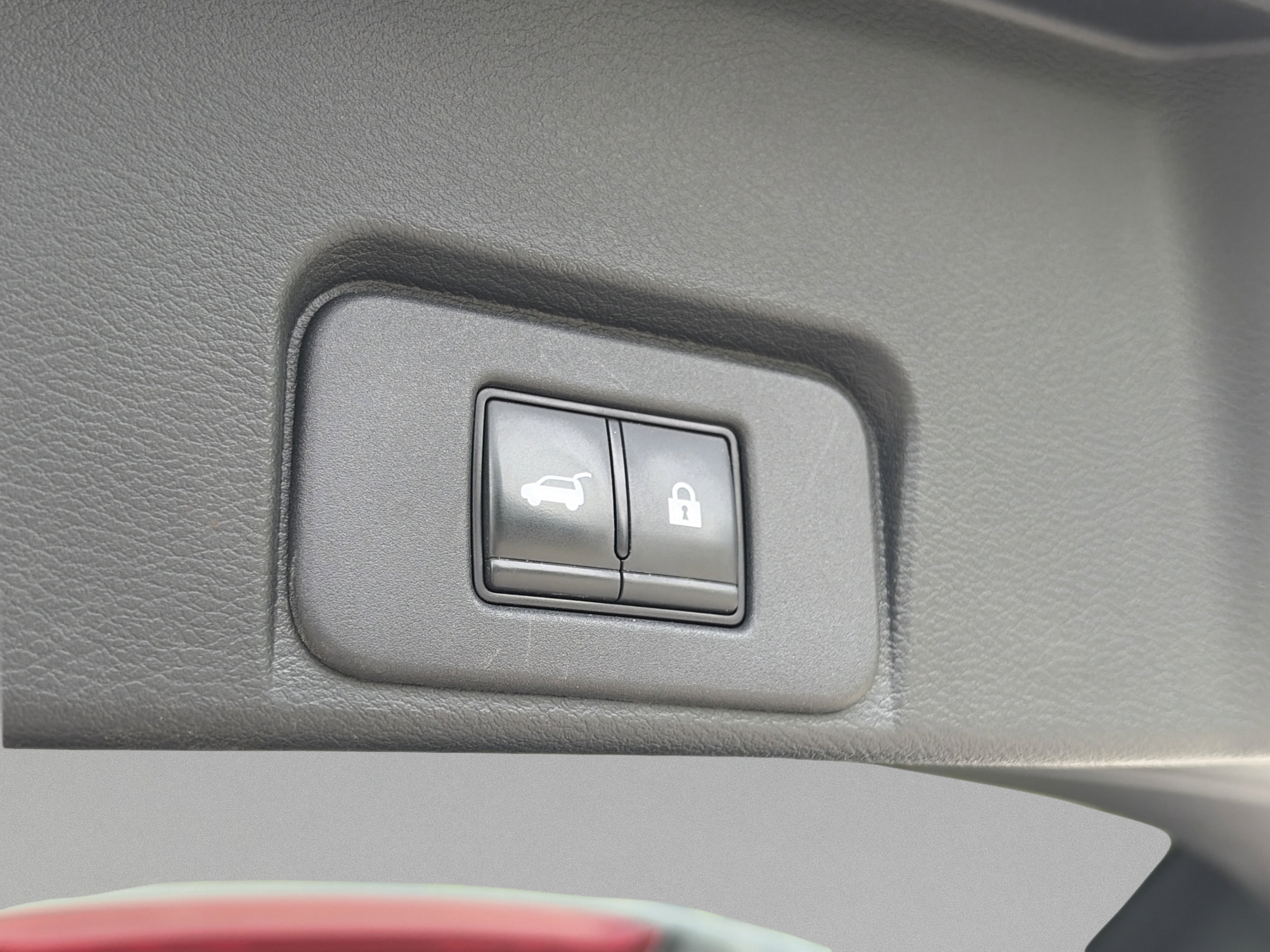 Used 2024 Nissan Rogue SV FWD image 29