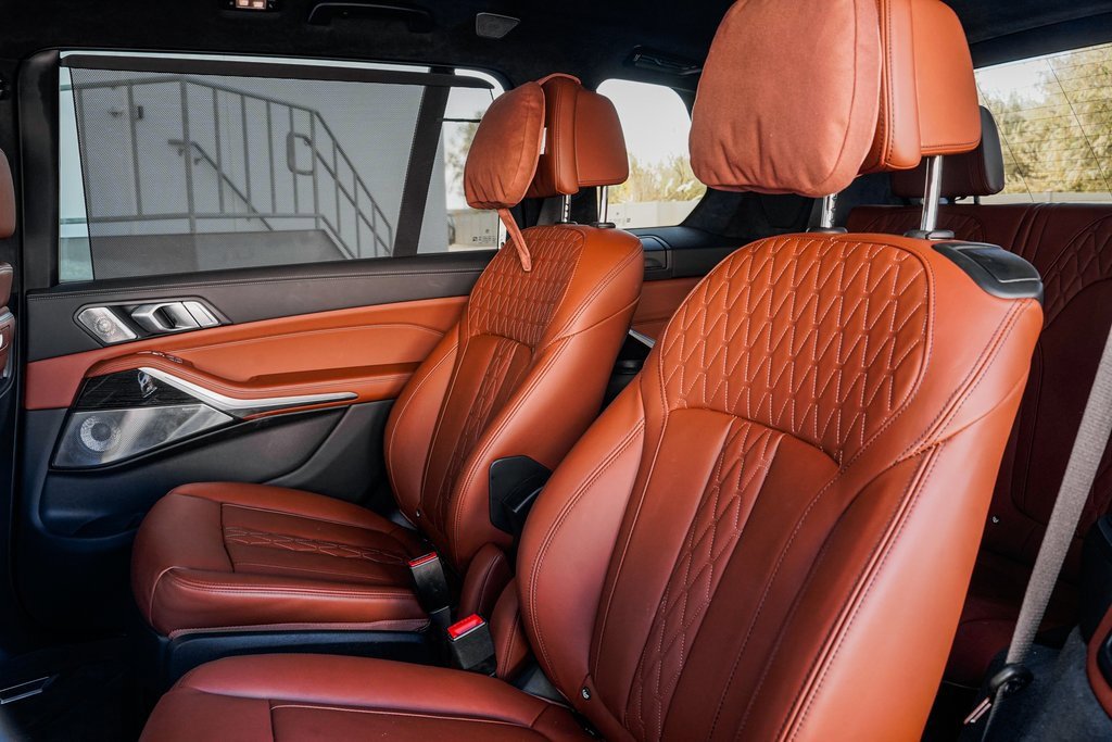 Used 2025 BMW X7 M60i image 21