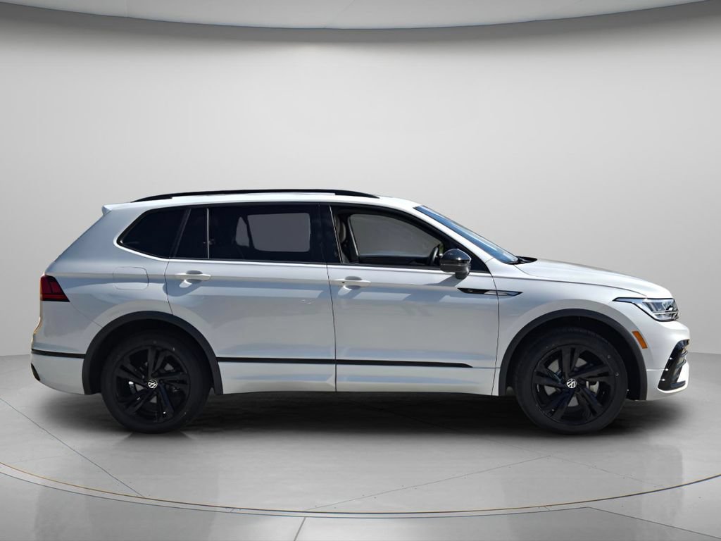 Certified 2024 Volkswagen Tiguan SE R-Line FWD image 4