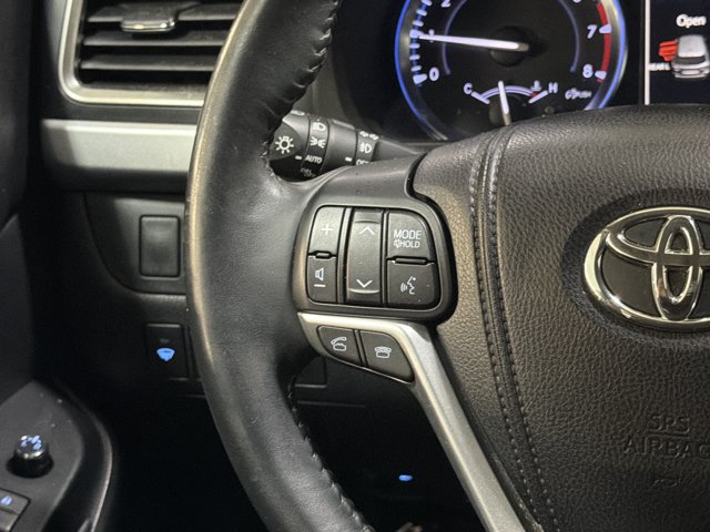 Used 2014 Toyota Highlander XLE AWD/4WD image 30