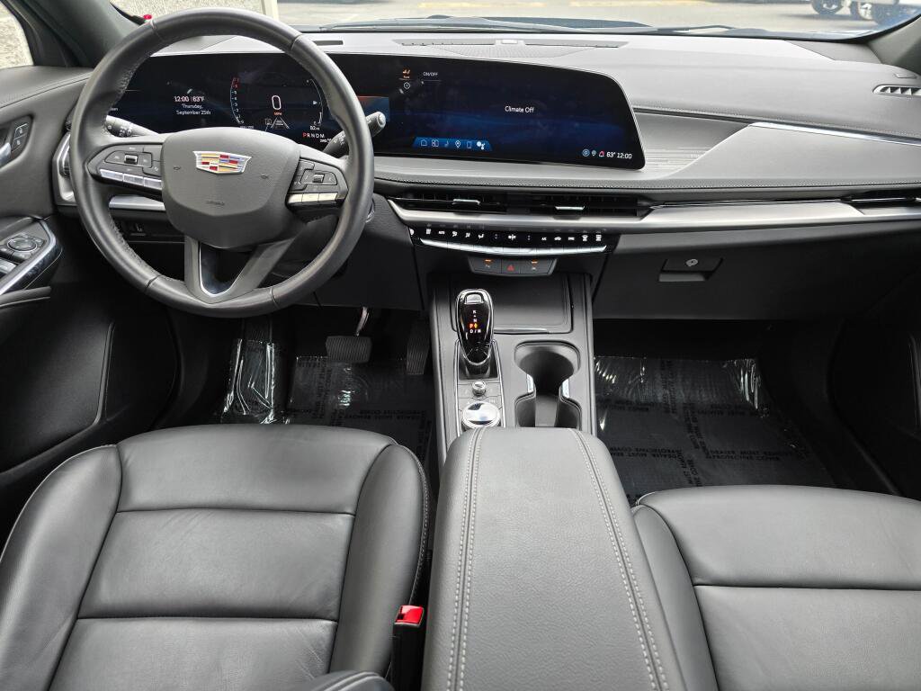 Used 2024 Cadillac XT4 Premium Luxury image 17