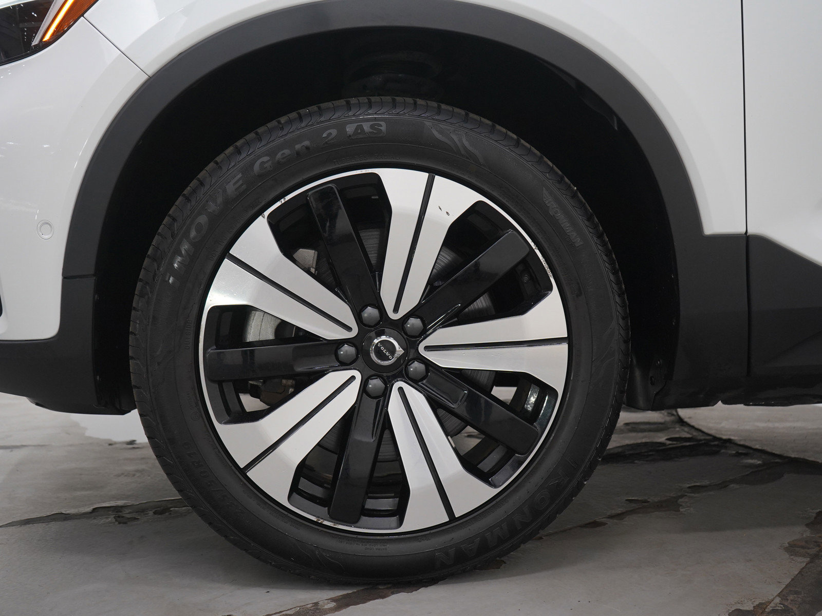 Used 2023 Volvo C40 P8 Recharge Plus image 29