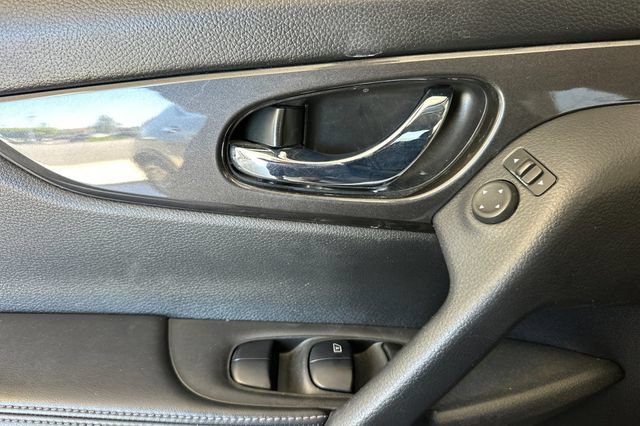 Used 2020 Nissan Rogue SV AWD/4WD image 12