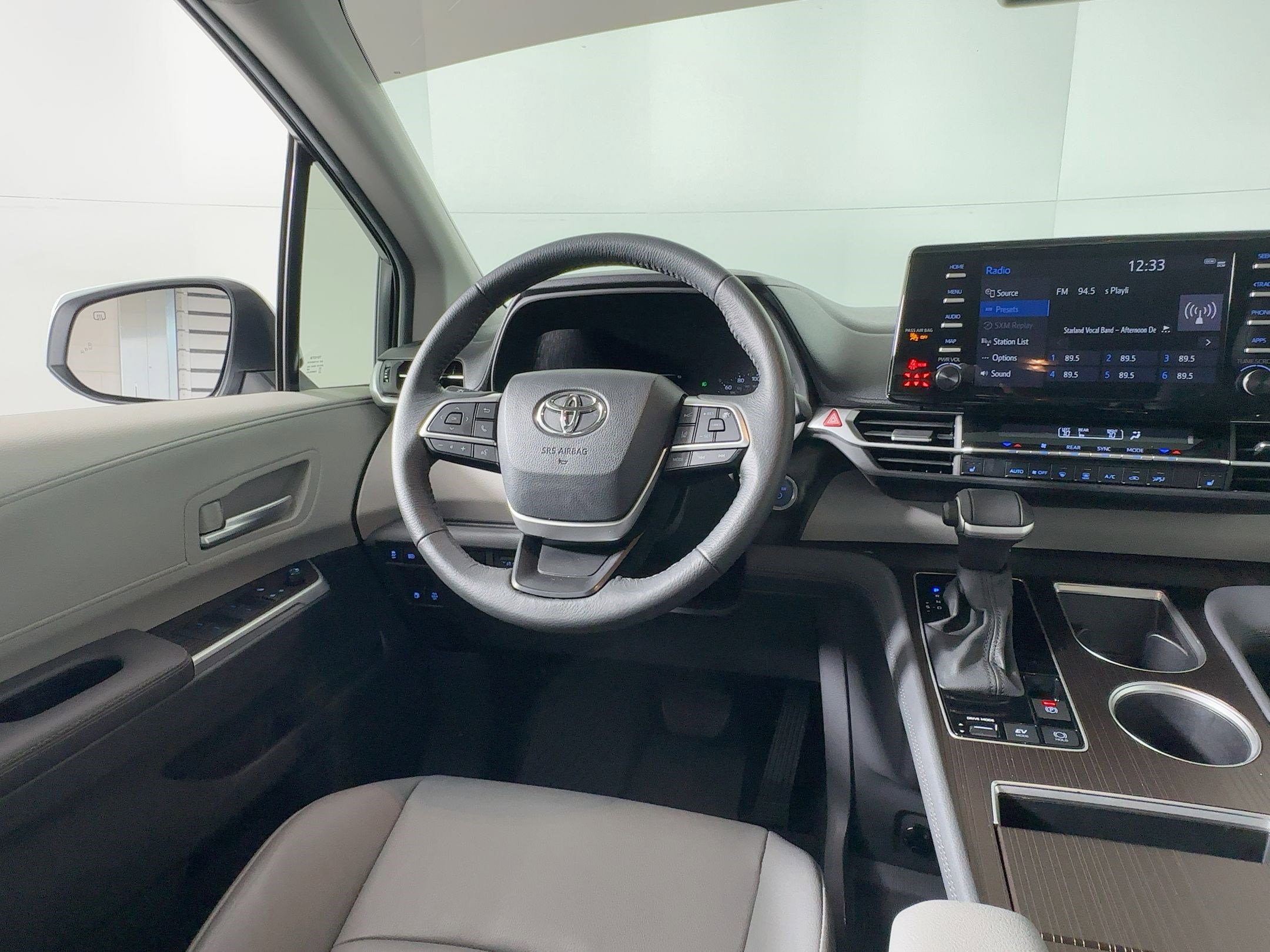 Used 2024 Toyota Sienna XLE image 27