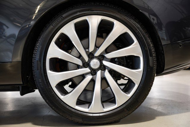 Used 2025 Land Rover Range Rover Autobiography image 18