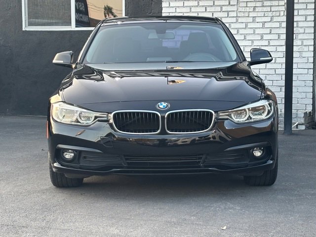 Used 2018 BMW 320i Sedan RWD image 3