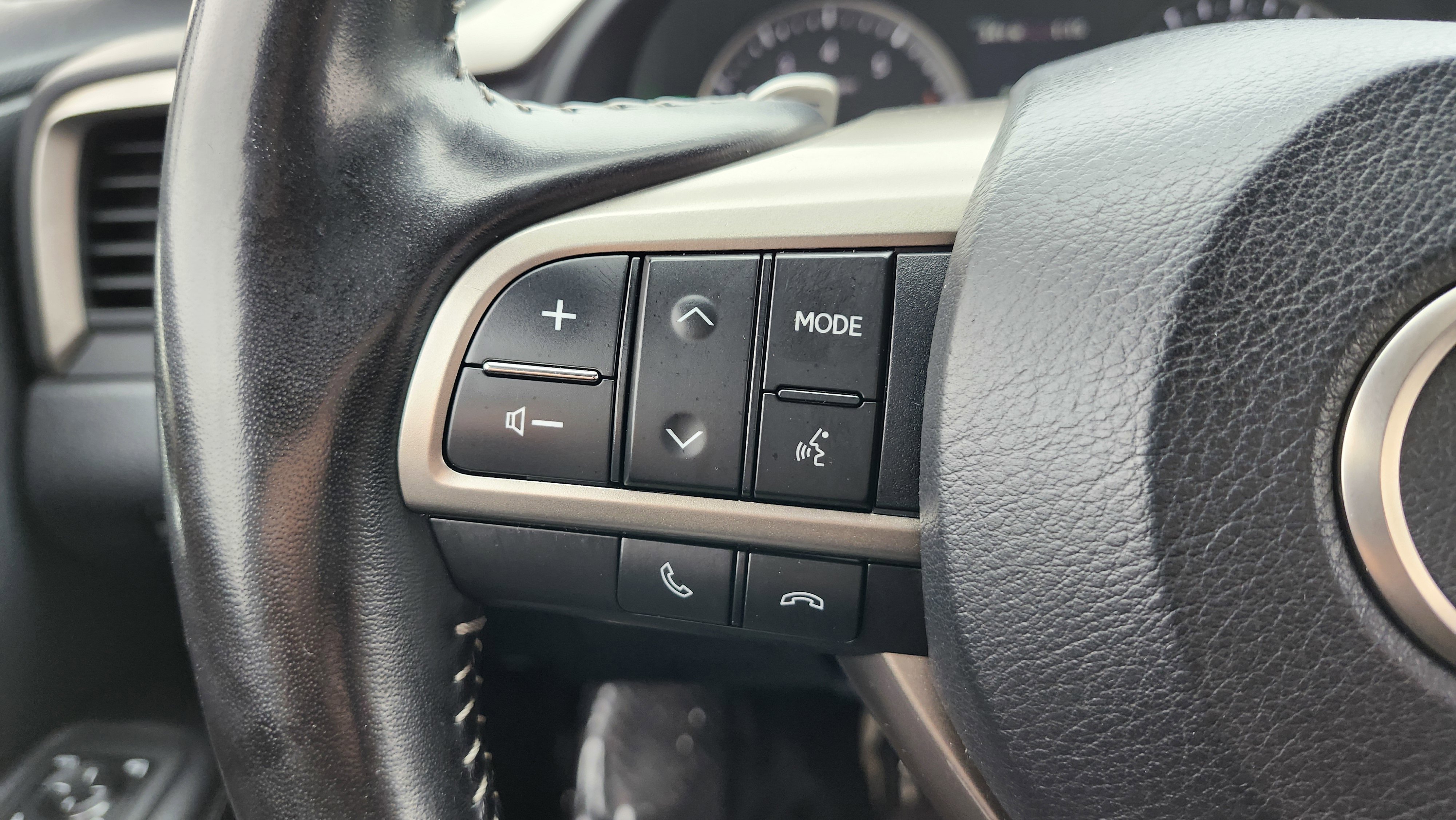 Used 2022 Lexus RX 450hL AWD w/ Premium Package image 42