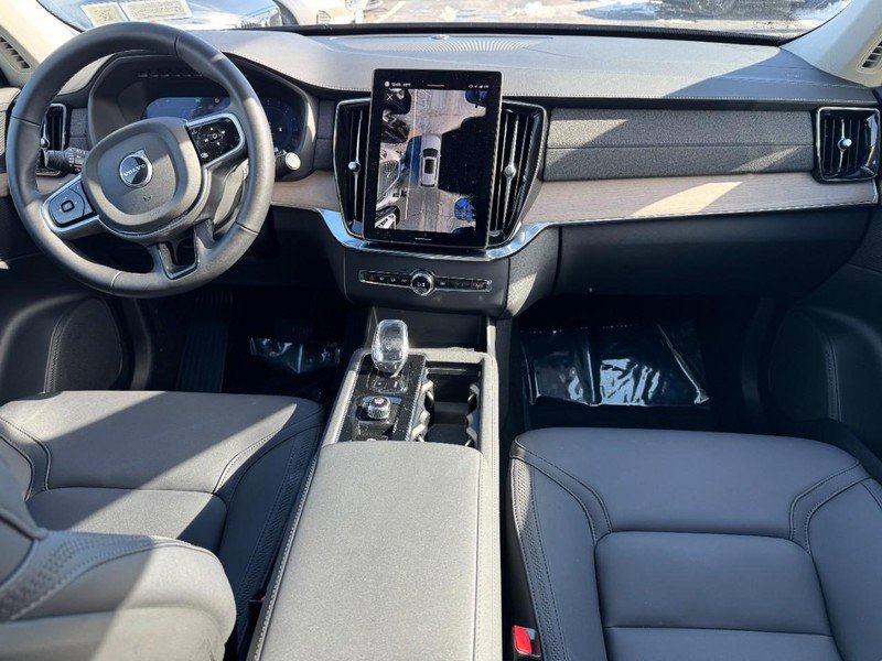 Certified 2025 Volvo XC90 B6 Plus image 12