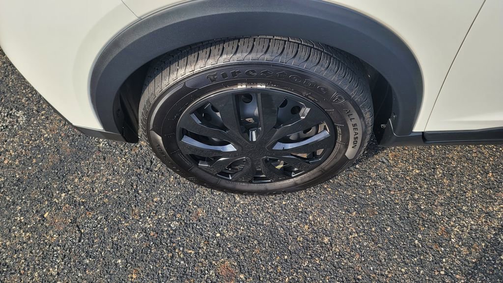 Used 2020 Nissan Kicks S image 6