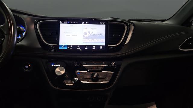 Used 2022 Chrysler Pacifica Touring-L w/ S Appearance Package FWD image 13