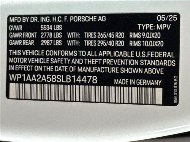 Certified 2025 Porsche Macan AWD/4WD image 29