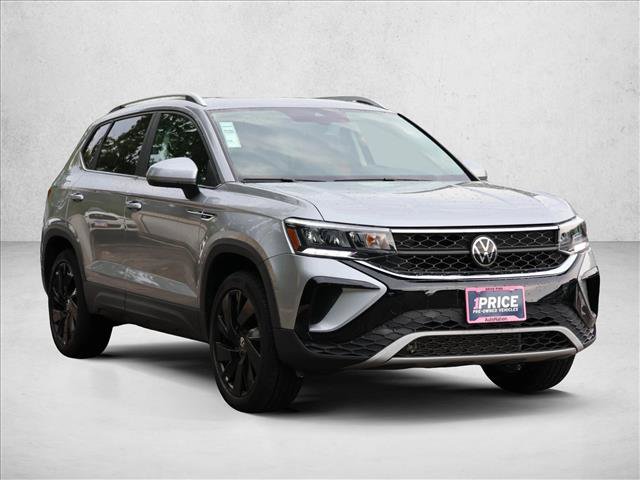 Used 2023 Volkswagen Taos SE w/ Panoramic Sunroof Package AWD/4WD image 3