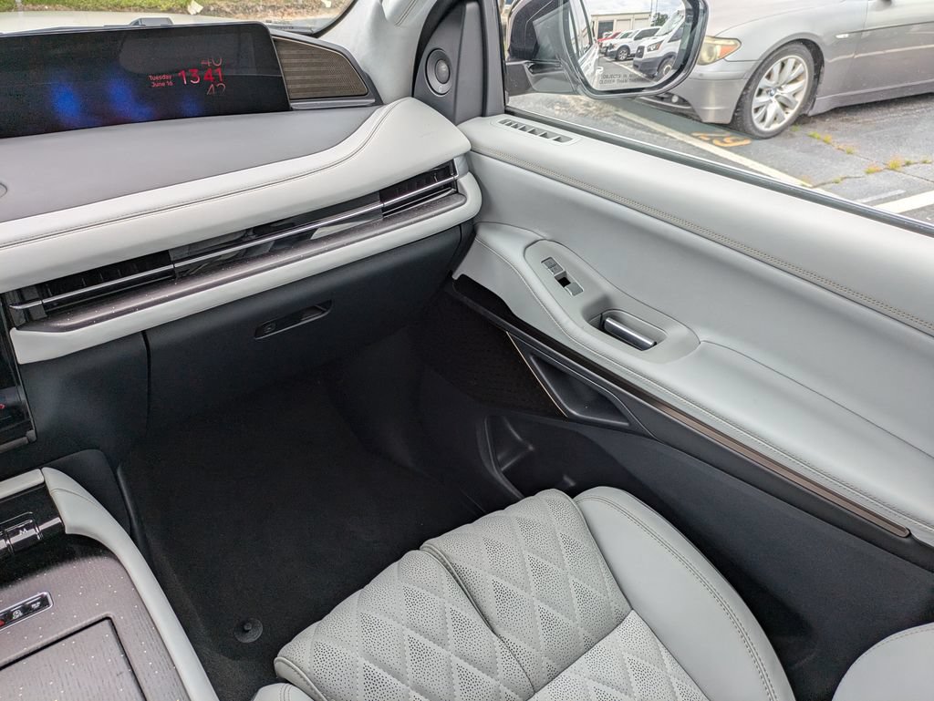 New 2026 Lincoln Navigator L Black Label AWD/4WD image 18