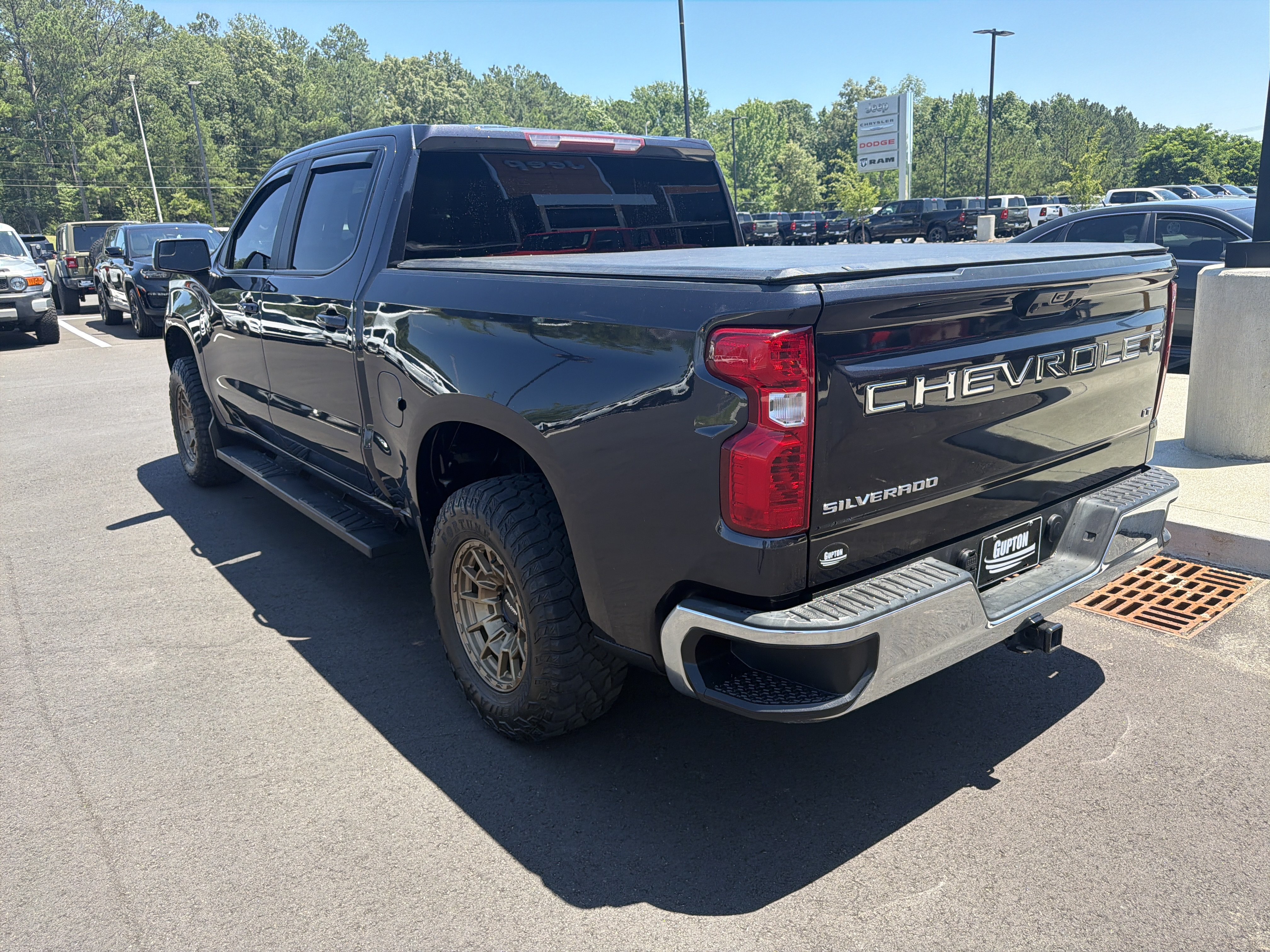 Used 2022 Chevrolet Silverado 1500 LT RWD image 19