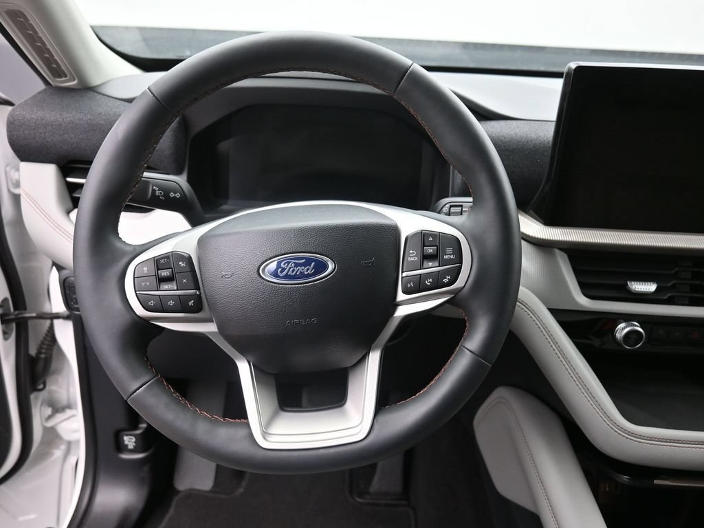 Certified 2025 Ford Explorer Active w/ Active Comfort Package RWD image 6