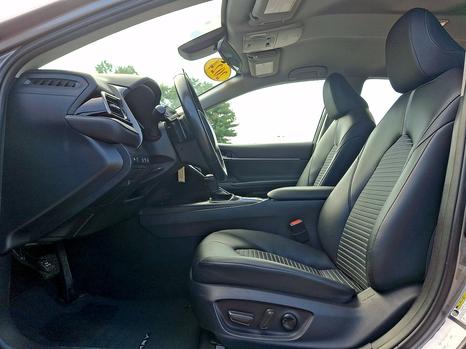 Used 2024 Toyota Camry SE FWD image 11