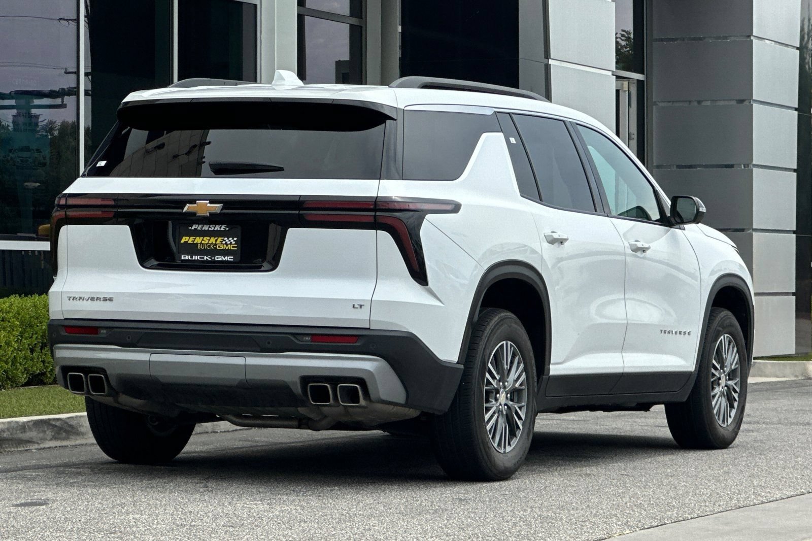 Certified 2024 Chevrolet Traverse LT FWD image 4